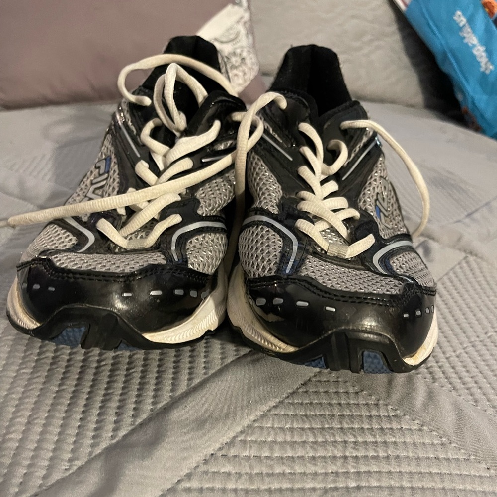 Men’s Fila sneakers sz12